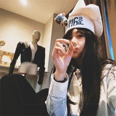 玉湖裸女